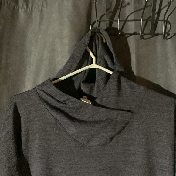 Light grey and dark grey sweater - Picture 5 of 5